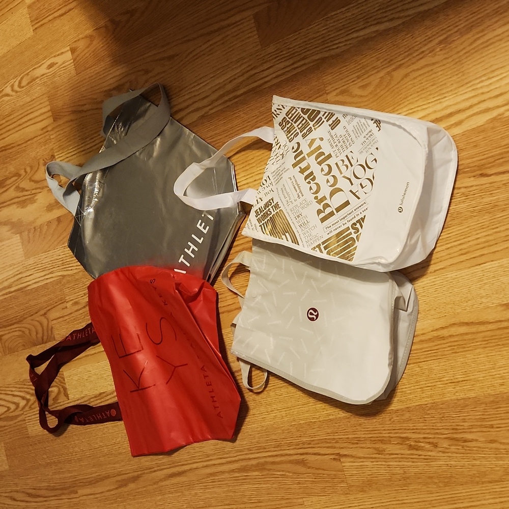 Lot of 4 reusable shopping bags